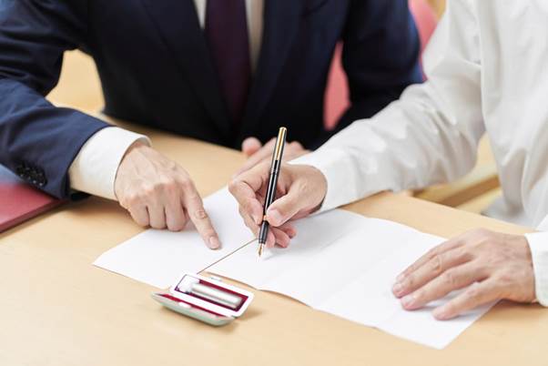 【義務化に対応】不動産相続の4つの方法と、手続きに必要な書類や費用を解説