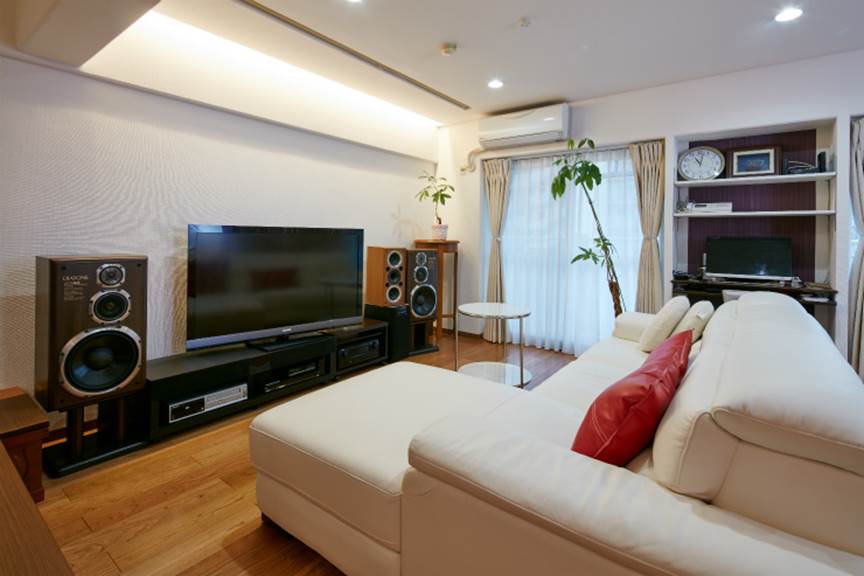 ダウンライトとスポット照明にこだわったシアターリビング